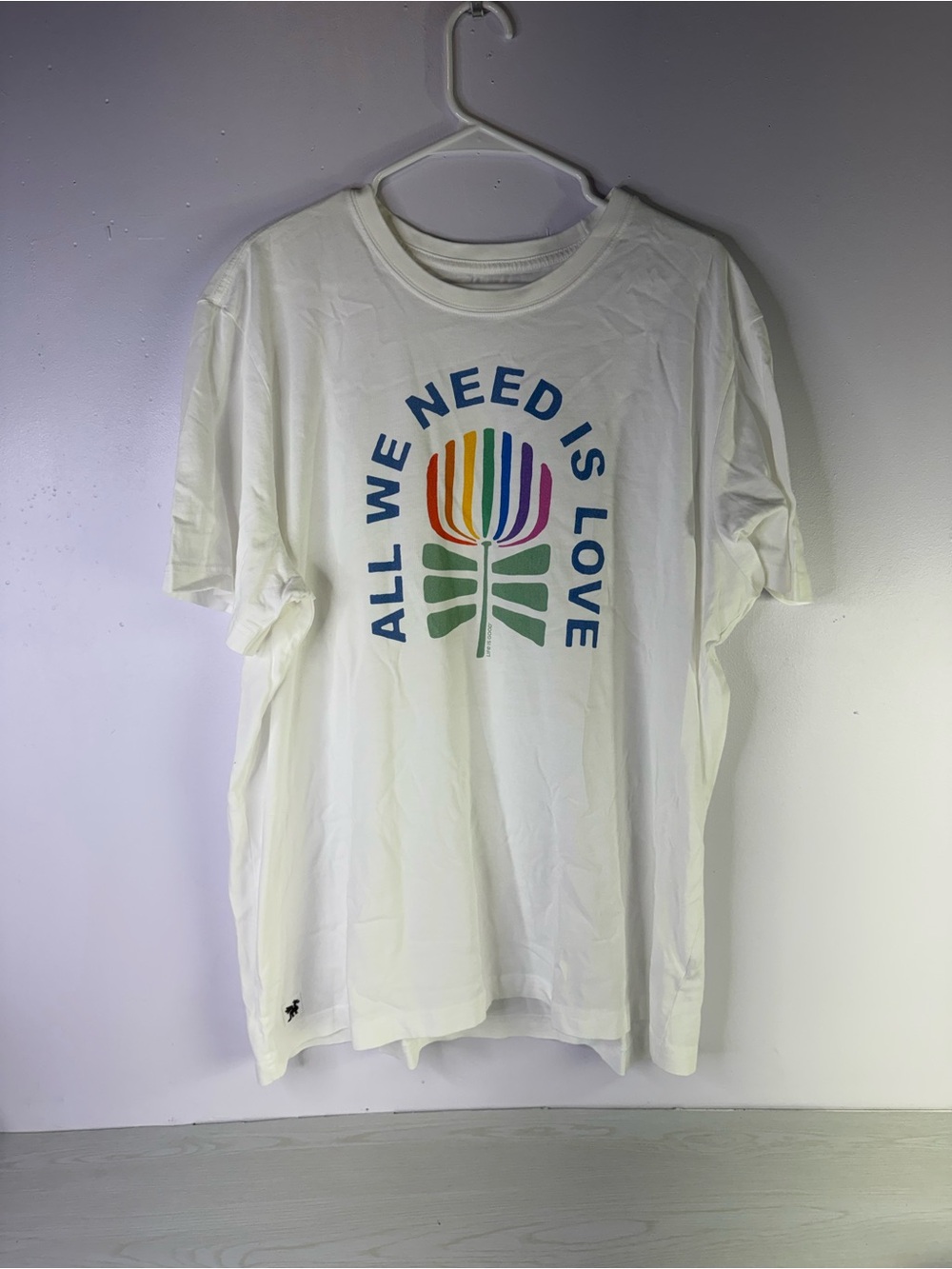 Life Is Good Men's XL All We Need is Love Pride Short Sleeve Crusher Tee